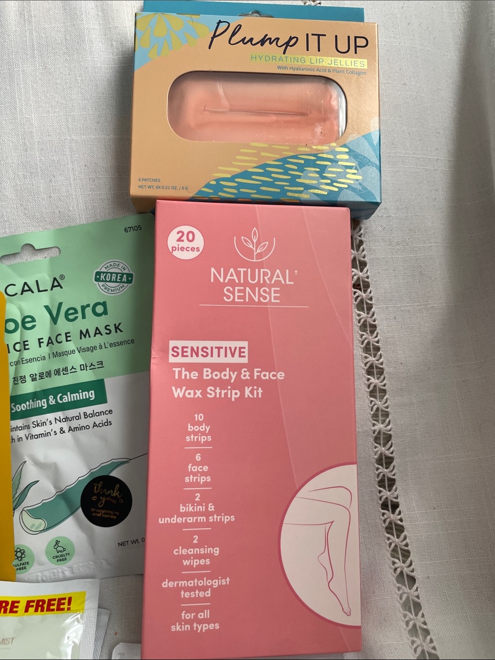 Spa Life Assorted Women’s Skincare Set - Pink Lip Gloss & Face Masks 20 Items - Picture 2 of 7